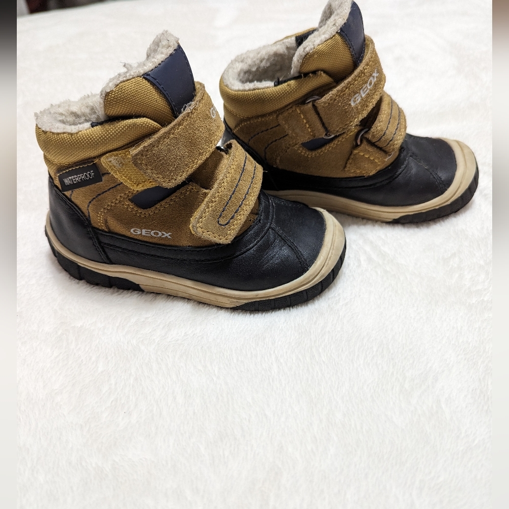 .Geox Rispira boots for a small person. Size 7 child's. - Picture 5 of 6
